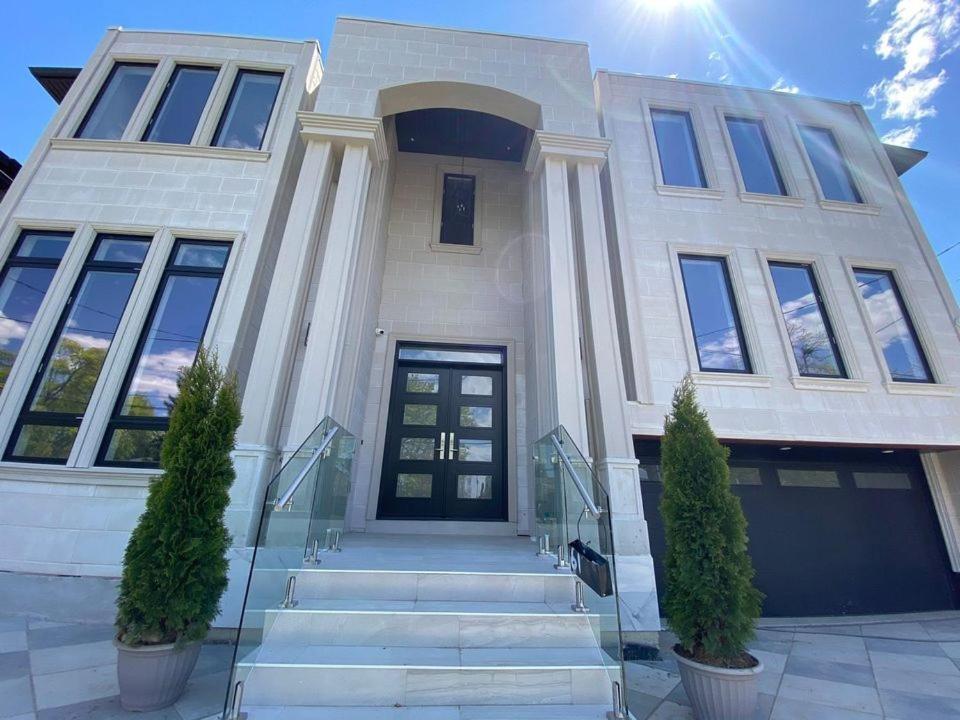 Executive Room In Toronto Next To Yorkdale Shopping Centre Dış mekan fotoğraf